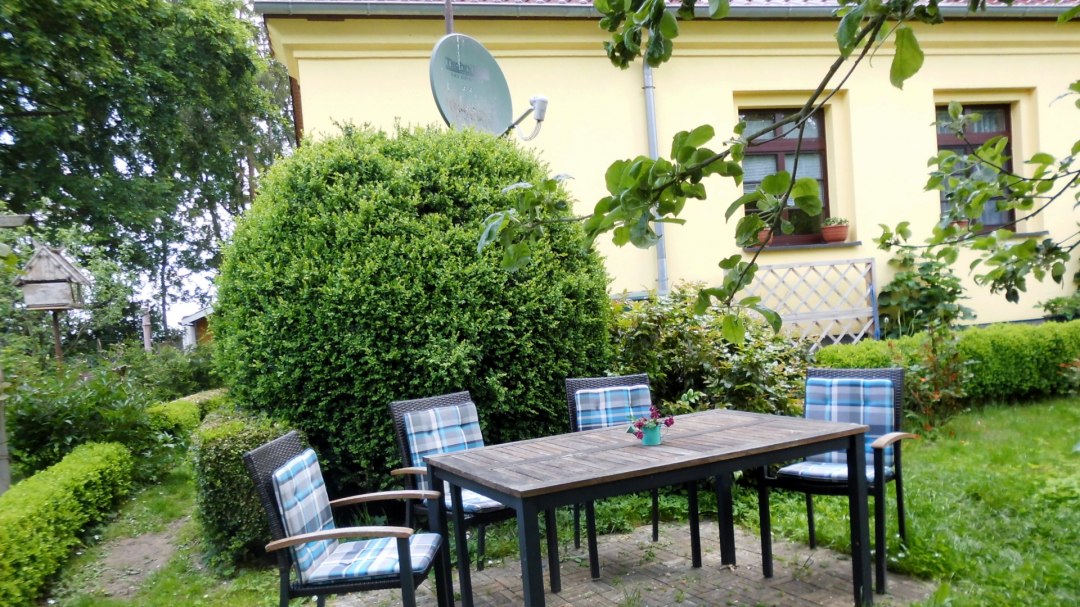 Różne miejsca do siedzenia w ogrodzie zachęcają do odpoczynku, © Birgit Possehl Różne miejsca do siedzenia w ogrodzie zachęcają do odpoczynku, © Birgit Possehl