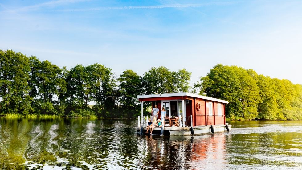 Reizen met de BunBo op de Müritzarm in het Mecklenburgse merengebied // © MV-T/Kirchgessner Reizen met de BunBo op de Müritzarm in het Mecklenburgse merengebied // © MV-T/Kirchgessner