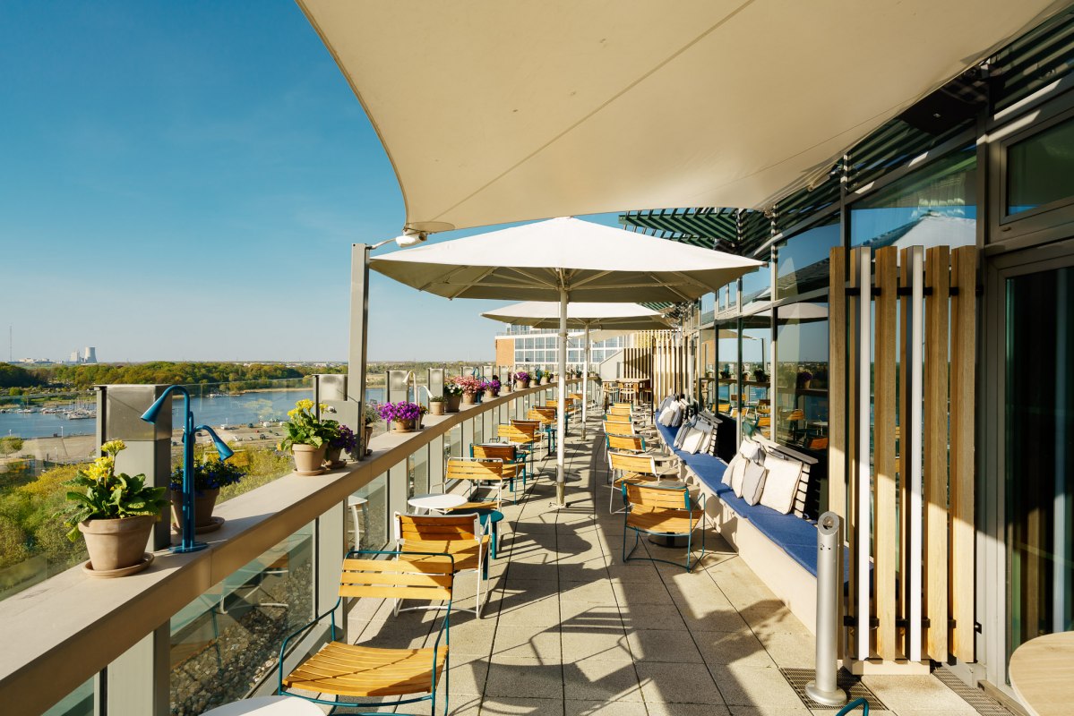 KAI40 Bar na dachu // © Radisson Blu Hotel, Rostock KAI40 Bar na dachu // © Radisson Blu Hotel, Rostock