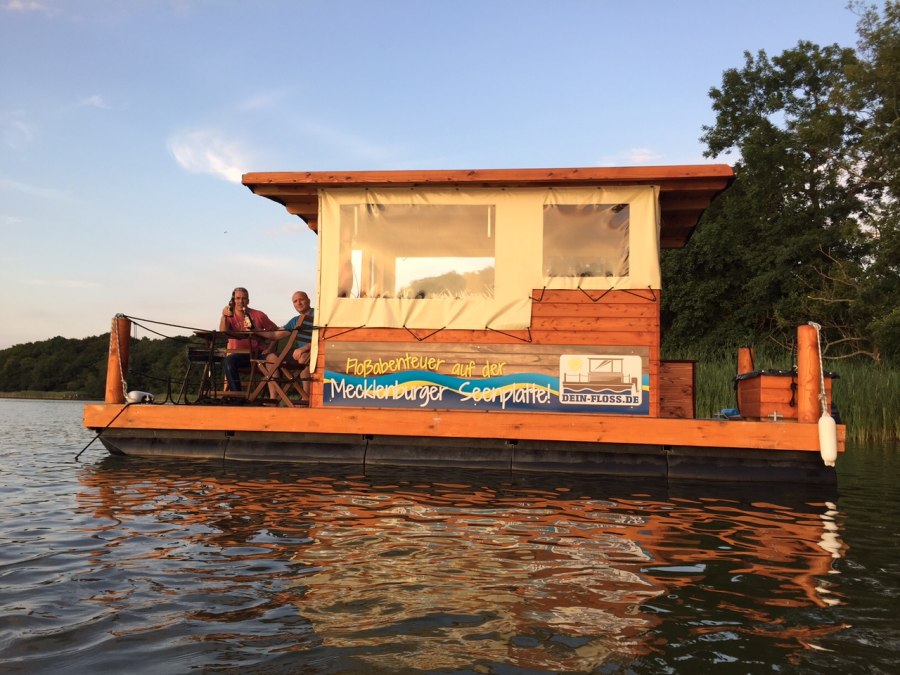 Pure relaxation on the raft without a driver's license, © dein-floss.de