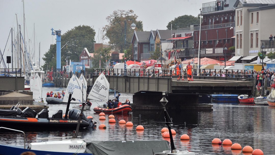 Brugrotatie bij Alter Strom in Warnemünde, © Joachim Kloock