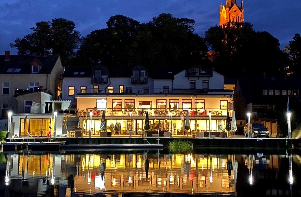 Widok na dom o zmierzchu, &copy; Deutsches Haus