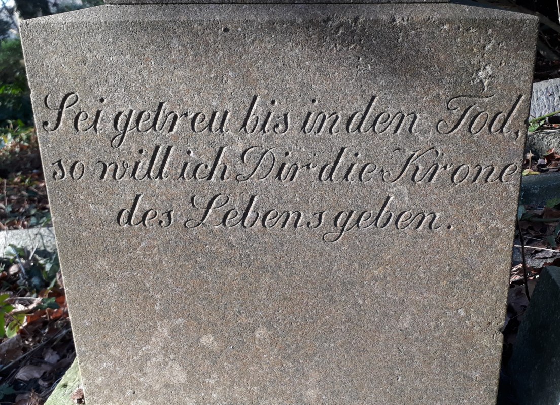 Grafschrift op de begraafplaats van St. Jürgen // © Angela Pfennig Grafschrift op de begraafplaats van St. Jürgen // © Angela Pfennig
