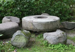 M&uuml;hlen- und Mahlsteine aus l&auml;ngst vergangenen Zeiten // &copy; Sabrina Wittkopf-Schade