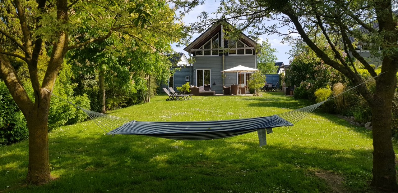 Vacation happiness in the large, fenced garden with 2 terraces - enjoy your vacation! // &copy; Claudia Loer-M&uuml;ller