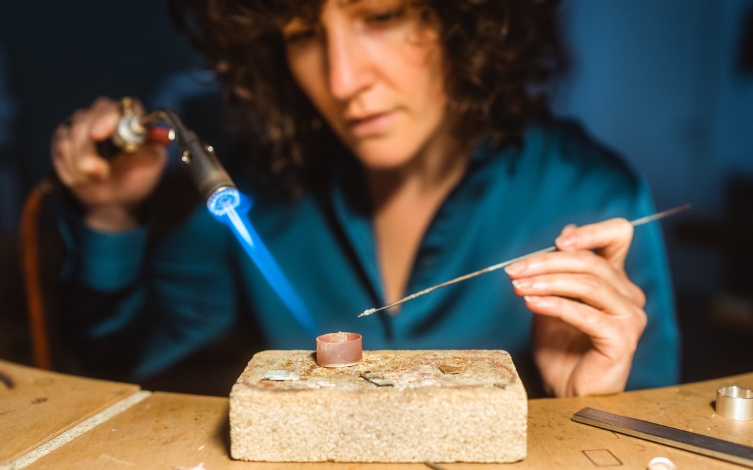 Bij de productie van sieraden, © Erik Gross