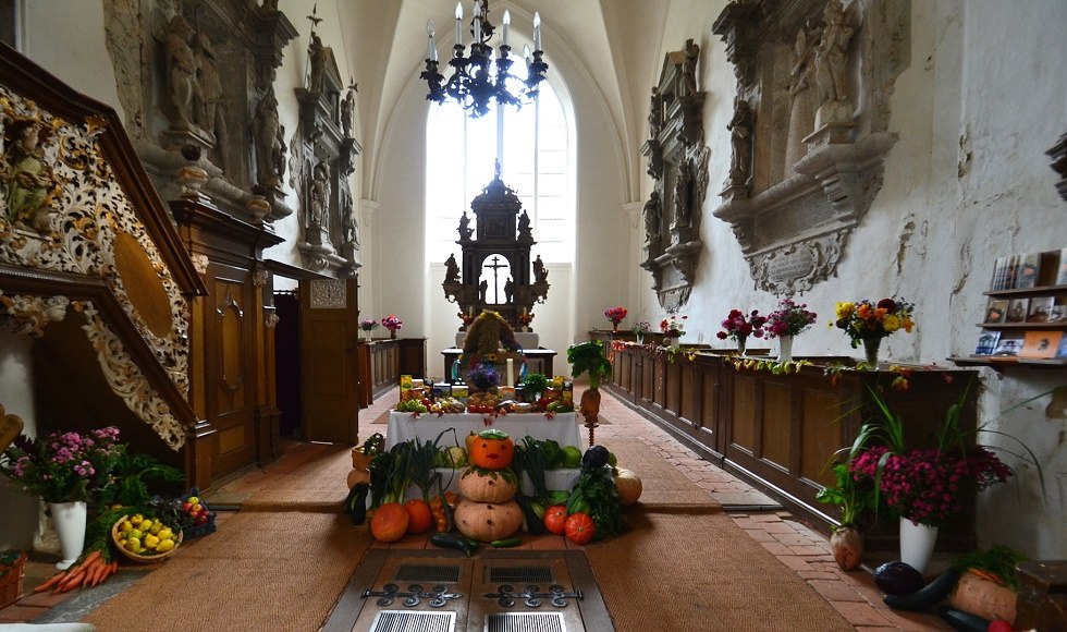 Kościół w Vilmnitz - zdjęcie wnętrza - Święto Dziękczynienia 2014, © Tourismuszentrale Rügen