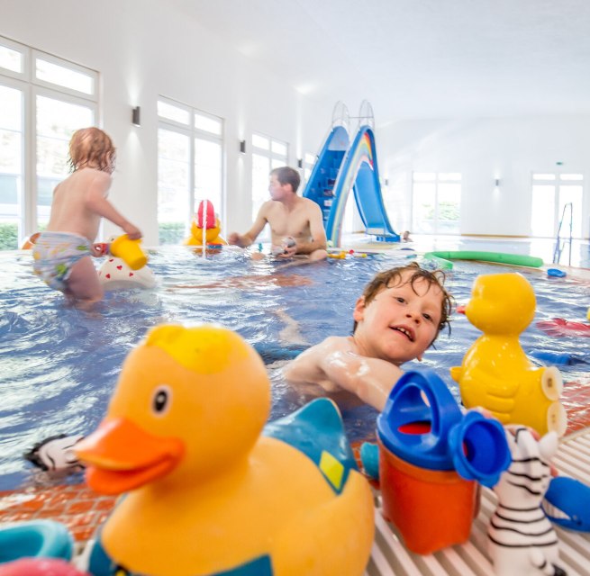 With the water slide, countless squeaking ducks, watering cans, buckets and co. there is always plenty to do in the toddler pool. // © MV-T/Krauss With the water slide, countless squeaking ducks, watering cans, buckets and co. there is always plenty to do in the toddler pool. // © MV-T/Krauss