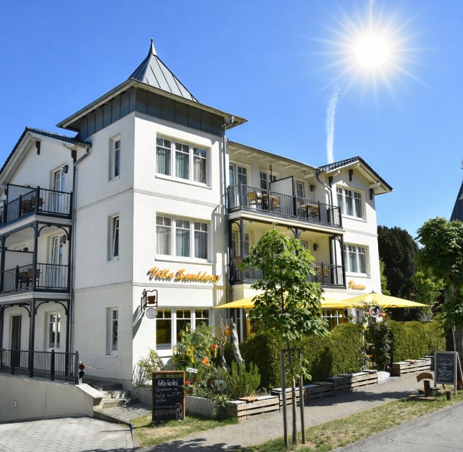 Pensjonat Sanddorn i kawiarnia Carlsson // © Pension Sanddorn Pensjonat Sanddorn i kawiarnia Carlsson // © Pension Sanddorn