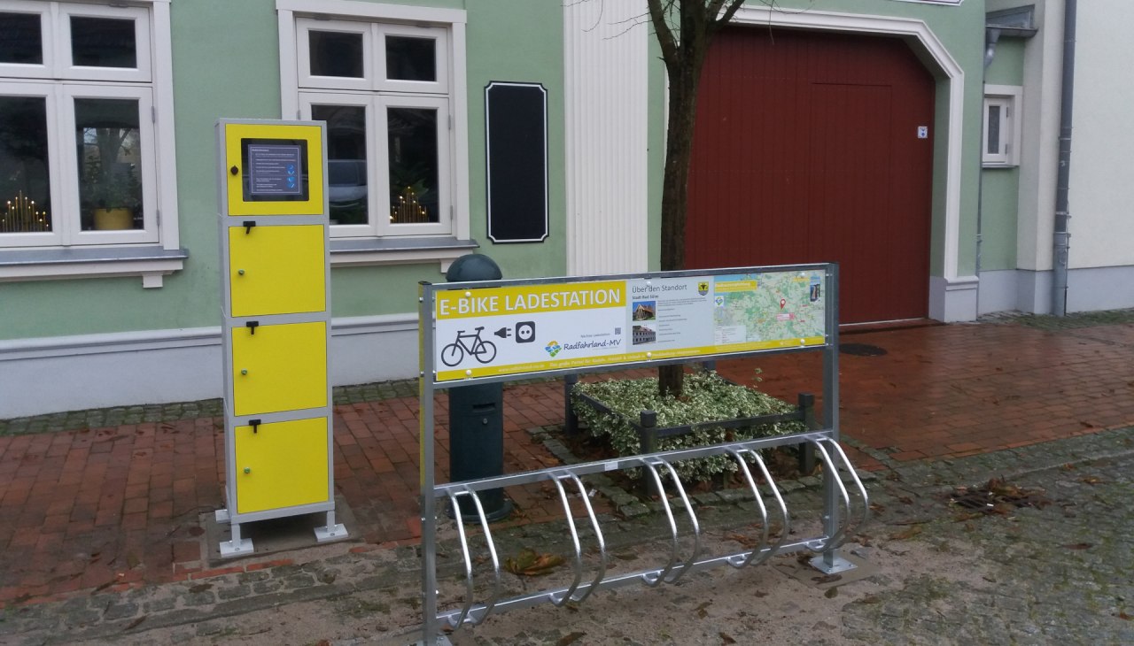 E-bike charging station at the market Bad Sülze, © Martin Hagemann