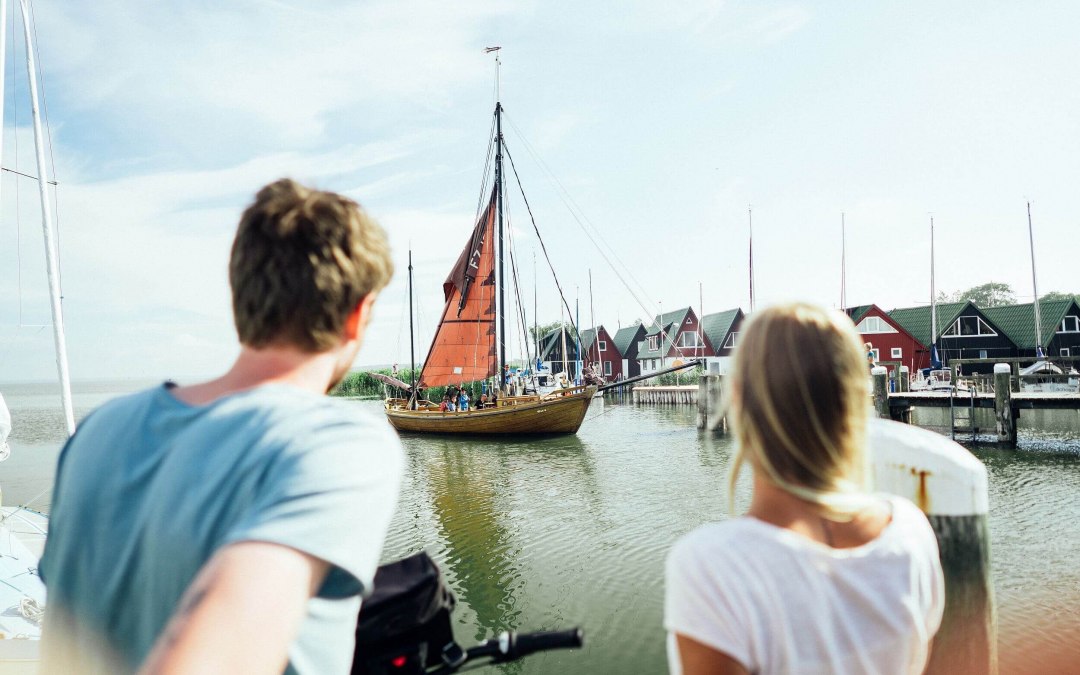 Tussenstop in de haven van de kustplaats aan de Oostzee Ahrenshoop // © MV-T/Gänsicke Tussenstop in de haven van de kustplaats aan de Oostzee Ahrenshoop // © MV-T/Gänsicke