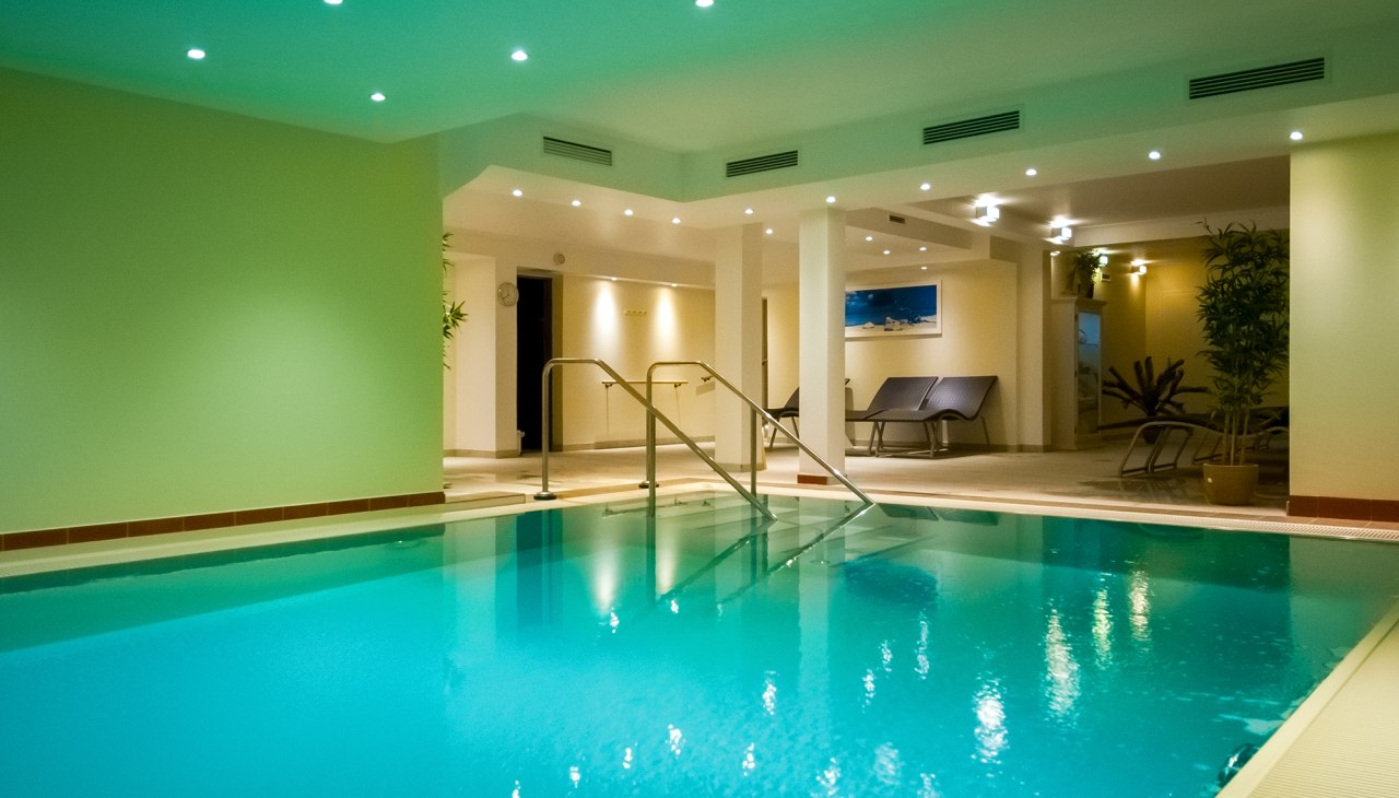 Overdekt zwembad, &copy; Villa Ingeborg