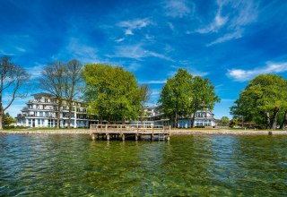 The M&uuml;ritzpalais from the shore of M&uuml;ritz, &copy; Alexander Rudolph DOMUSimages