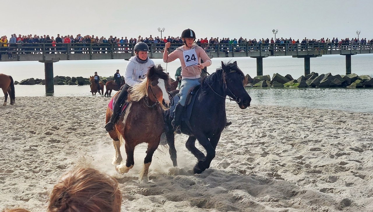 20250419_OstseebadWustrow_Strandgalopprennen_Foto©KevinSchiemann_20240330_140247-02, © Kevin Schiemann / KVW Wustrow
