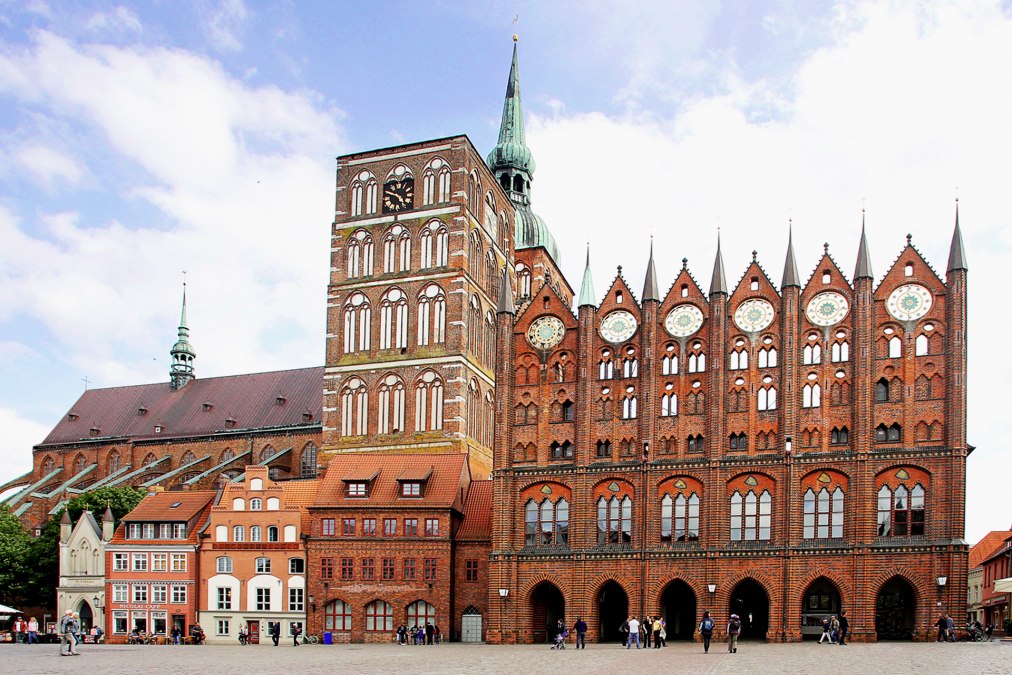 Ratusz w Stralsundzie i kościół św. Mikołaja, © Siegfried Mayska