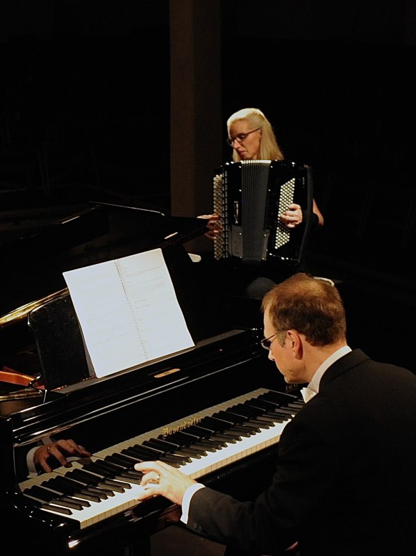 &copy; Bruno B&uuml;hrer