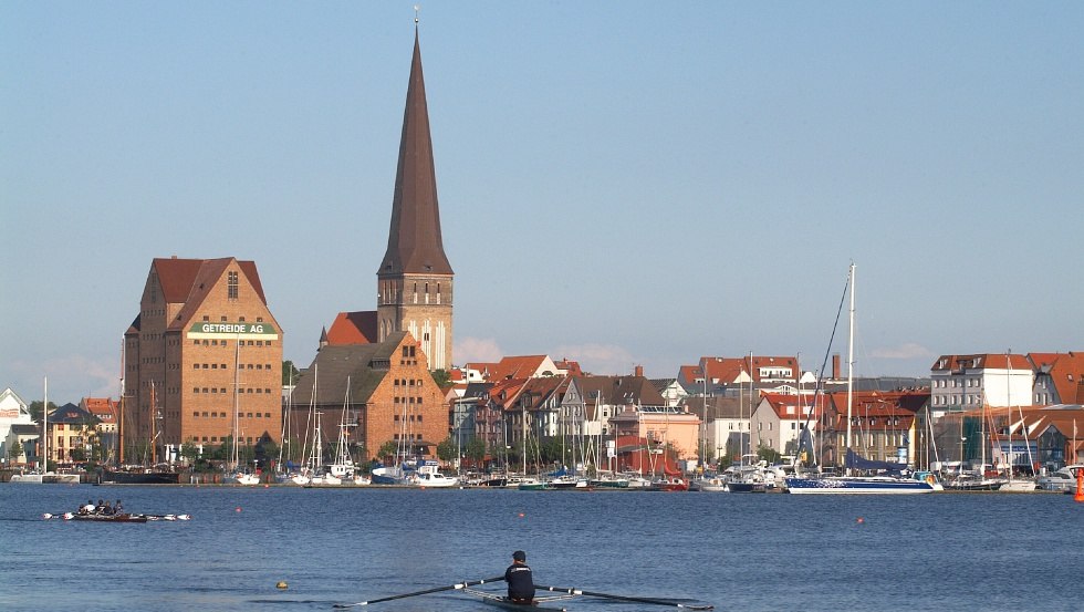 Het silhouet van de stadshaven, © Fotoagentur Nordlicht
