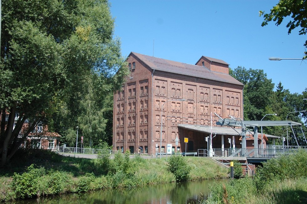 The former grain mill still generates electricity for the community., &copy; Gabriele Skorupski