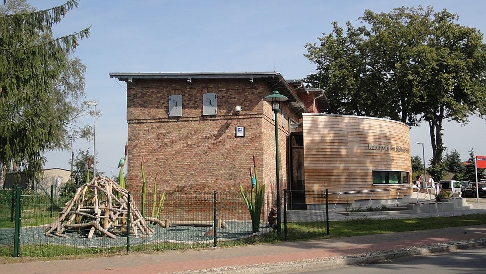 Centrum Parku Krajobrazowego Am Stettiner Haff w Eggesin zapewnia odwiedzającym wiele informacji na temat Parku Krajobrazowego Am Stettiner Haff. // © Angelika Michaelis Centrum Parku Krajobrazowego Am Stettiner Haff w Eggesin zapewnia odwiedzającym wiele informacji na temat Parku Krajobrazowego Am Stettiner Haff. // © Angelika Michaelis