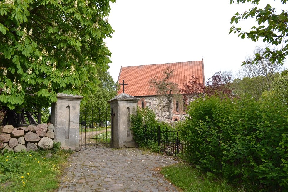 Strefa wejściowa z widokiem na kości&oacute;ł // &copy; Lutz Werner