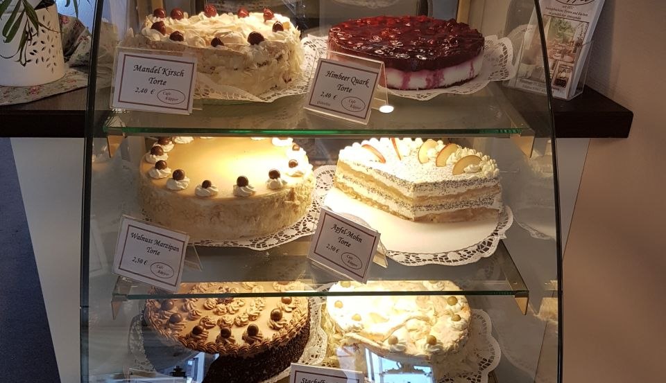 Tempting and homemade cakes and other specialties. // &copy; G&uuml;strow-Information