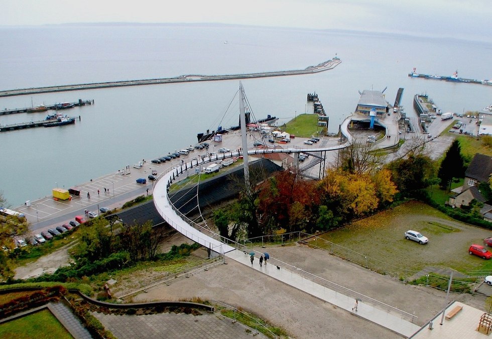 Kładka dla pieszych do portu miejskiego z góry, © Tourismuszentrale Rügen