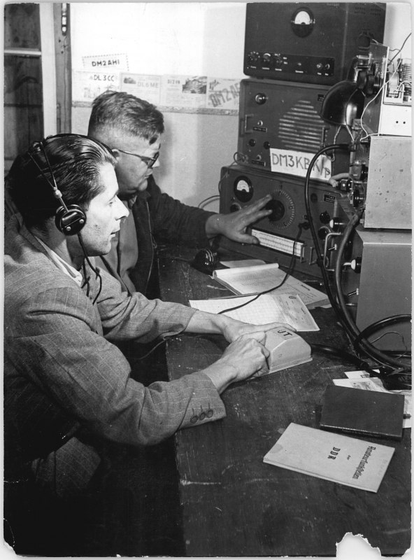 amateurradiozender // © Bundesarchiv, Bild 183-56739-0002 amateurradiozender // © Bundesarchiv, Bild 183-56739-0002