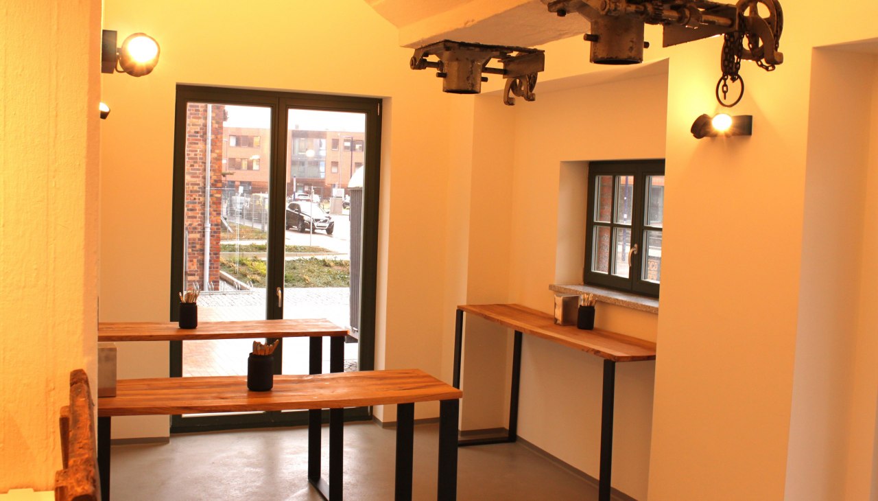 Onze friettent in het oude Kruse pakhuis, &copy; pommes-bude.com