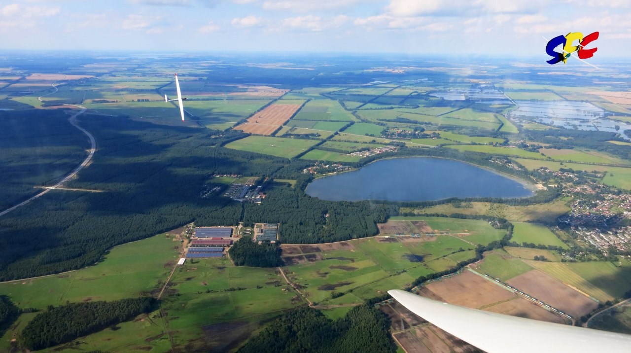 Two gliders over Neustadt-Glewe. The town on the far right and Lake Neustadt on the left // © SFC Neustadt-Glewe Two gliders over Neustadt-Glewe. The town on the far right and Lake Neustadt on the left // © SFC Neustadt-Glewe