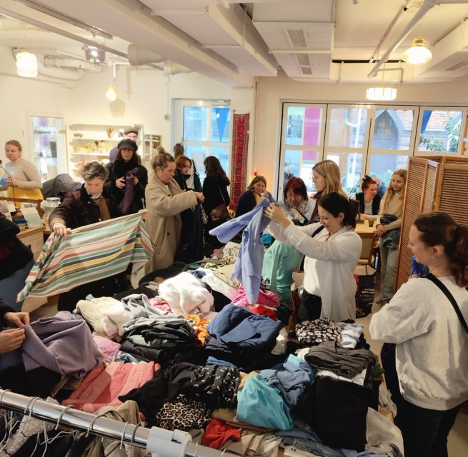 Clothing exchange // &copy; Julia Geisendorf