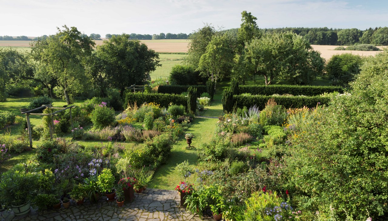 Vaste planten- en bloementuin in de "Historische Hoeve Kastanienhof"., &copy; Dirk Endrulat