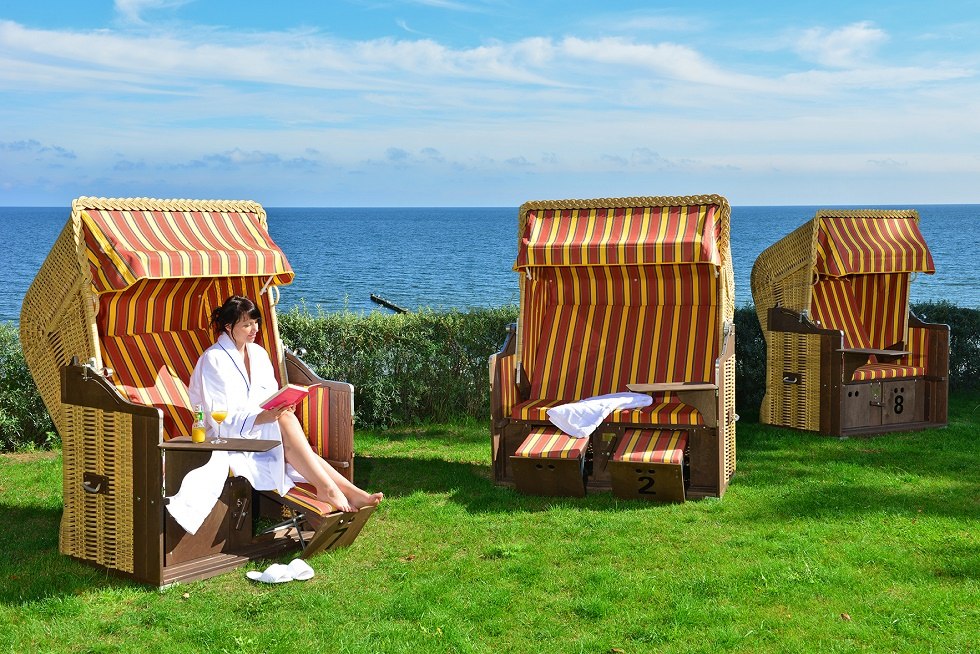 Beach hotel "Seerose" - cliff edge, © DH Studio, Dirk Holst