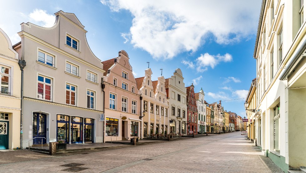 Typische puntgevels in de Kr&auml;merstra&szlig;e in Wismar // &copy; TZ Wismar, Alexander Rudolph