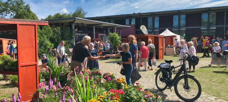 Der Biosph&auml;re-Schaalsee-Markt am PAHLHUUS in Zarrentin am Schaalsee. Fotoautor: Frank Hermann // &copy; Frank Hermann