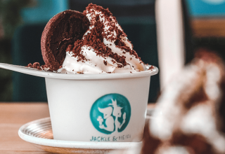 Soft ice cream with homemade cookies, © Jackle & Heidi