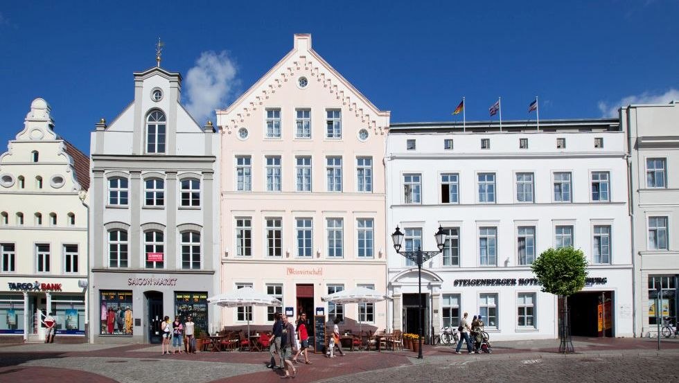 Directly on the market square of the UNESCO World Heritage city of Wismar // © arcona Management GmbH_Henrike Schönen Directly on the market square of the UNESCO World Heritage city of Wismar // © arcona Management GmbH_Henrike Schönen
