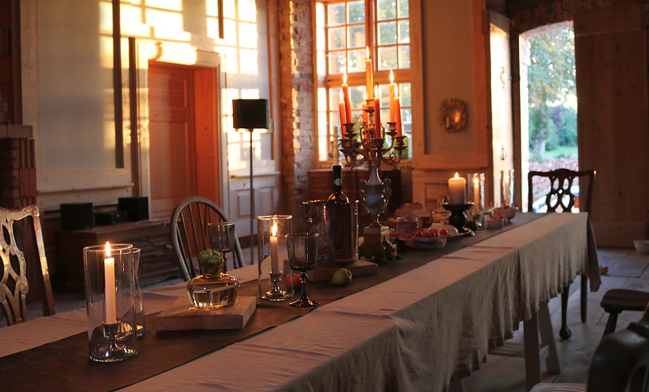 Country pleasure at Goldenbow manor house: feast and chat together with guests // &copy; Herrenhaus Goldenbow