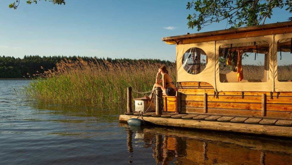 Wat is er leuker dan genieten van een zonnebad op het vlot // &copy; MV-T/Myroad