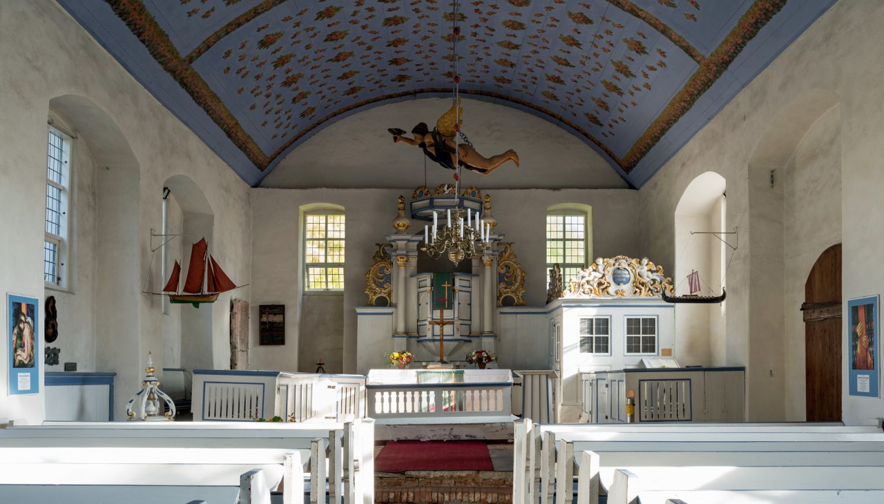 Island church in monastery from inside, &copy; Uta Gau