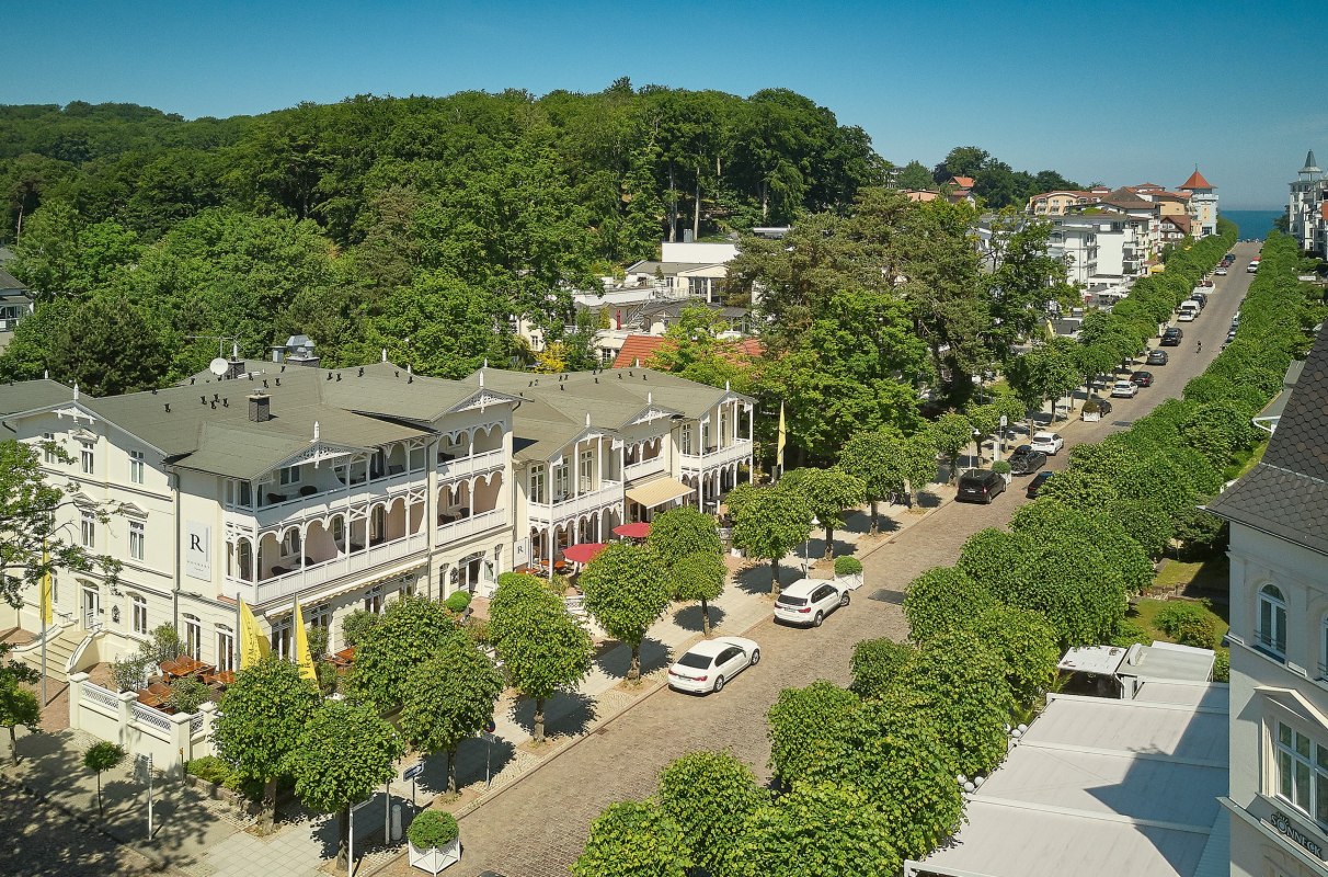 Romantisch ROEWERS priv&eacute;hotel in de badplaats Sellin, &copy; Romantik ROEWERS Privathotel