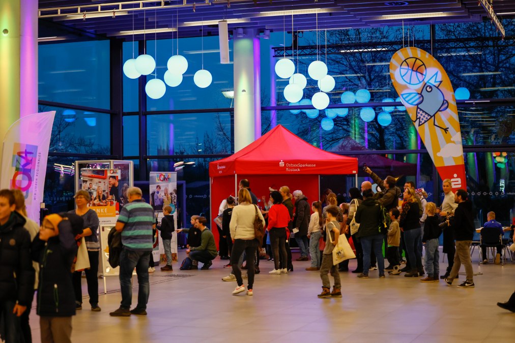 The foyer becomes a real hands-on sports paradise., © HC Empor Rostock / Denver Ehrlich The foyer becomes a real hands-on sports paradise., © HC Empor Rostock / Denver Ehrlich