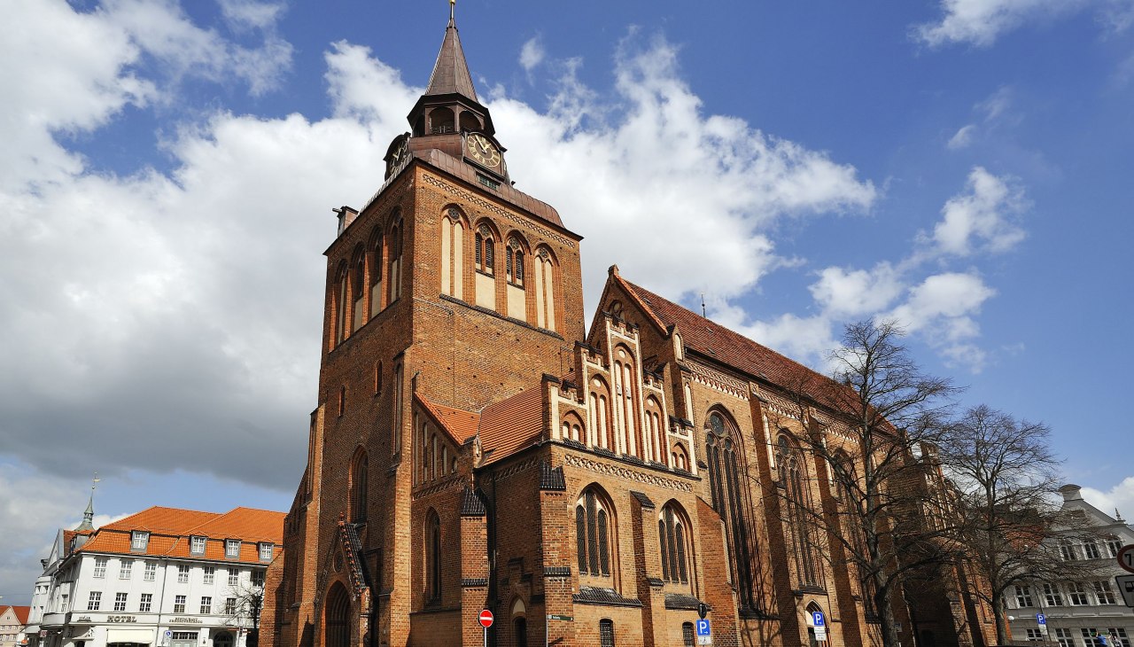 Exterior view of St. Mary's parish church, © Helga Möbius
