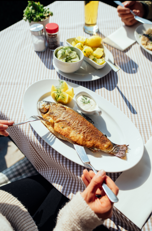 2025-04-24 10_58_58-Pause vom Wandern im Restaurant __ Break from hiking in the restaurant_6.jpg - I, © TMV/ Felix Gänsicke 2025-04-24 10_58_58-Pause vom Wandern im Restaurant __ Break from hiking in the restaurant_6.jpg - I, © TMV/ Felix Gänsicke