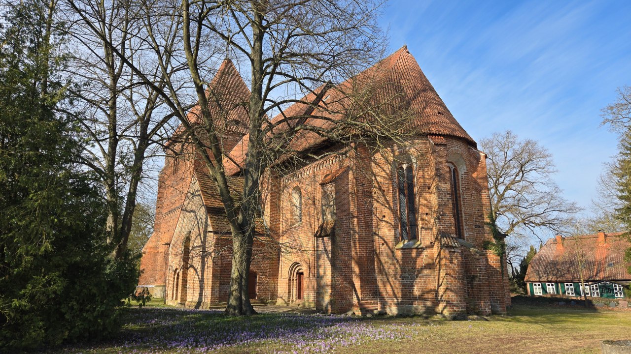 the church in Lübow // © adfc-Schwerin the church in Lübow // © adfc-Schwerin