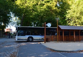 Buswendeschleife vor dem Eingang zum Nationalparkzentrum // © Tourismuszentrale Rügen Buswendeschleife vor dem Eingang zum Nationalparkzentrum // © Tourismuszentrale Rügen