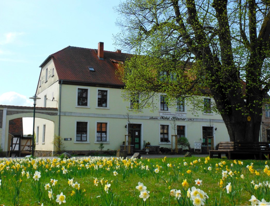 Oostaanzicht van het voormalige Hotel Pfitzner, © Bernhard Pfitzner Oostaanzicht van het voormalige Hotel Pfitzner, © Bernhard Pfitzner