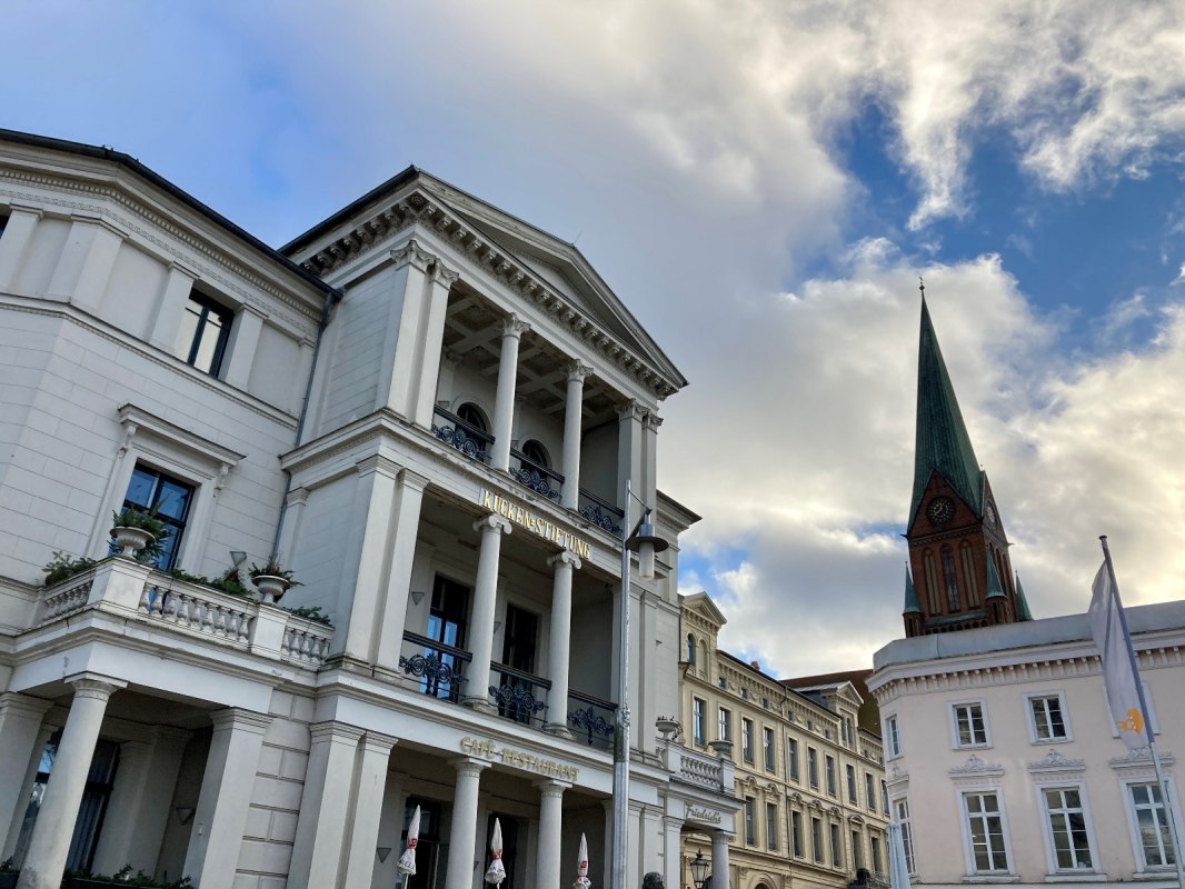 Gebouw van de K&uuml;cken-stichting bij Pfaffenteich in Schwerin. // &copy; Stadtmarketing Gesellschaft Schwerin