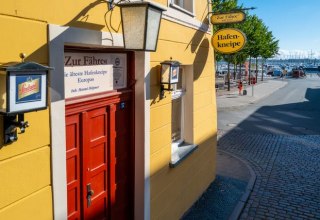 Entrance, &copy; Franziska H&ouml;pner