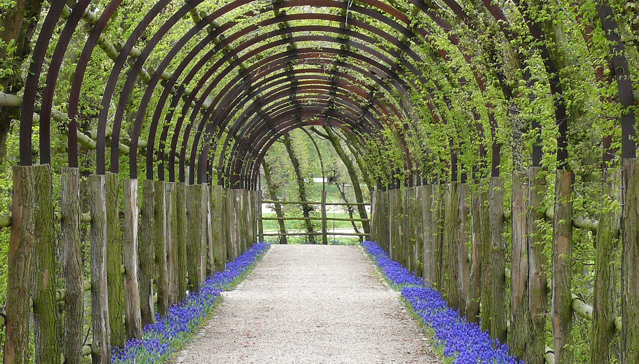 Arcade in de kasteeltuin Schwerin, © SSGK MV / Dietmar Braune Arcade in de kasteeltuin Schwerin, © SSGK MV / Dietmar Braune