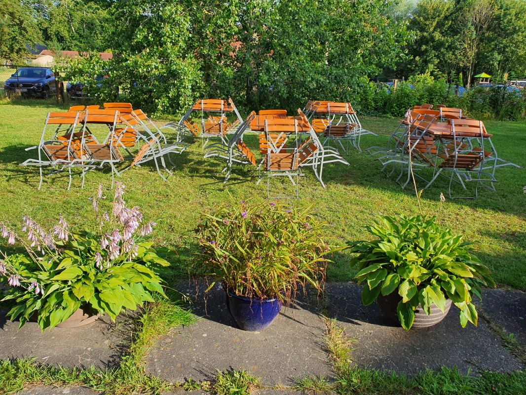 Café in de tuin van het landgoed // © Gudrun Pruß 2024 Café in de tuin van het landgoed // © Gudrun Pruß 2024